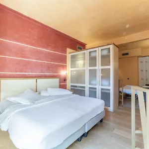 hotiday-discovery-residence.hotelinveneto.com/